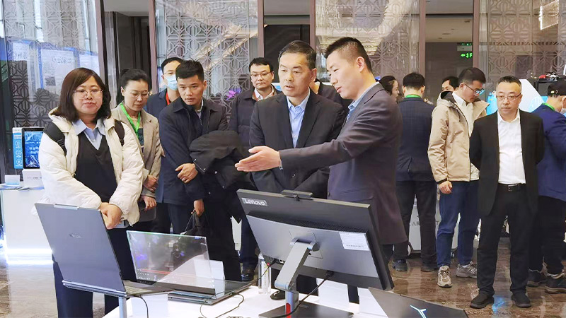 全球首款搭載清聽聲學聚音屏技術的AI PC